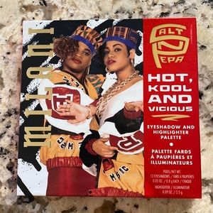 Eyeshadow and Highlighter Palette